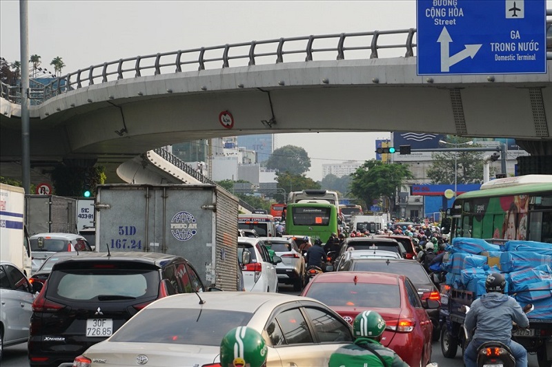 Đề xuất các giải pháp giảm ùn tắc cho sân bay Tân Sơn Nhất