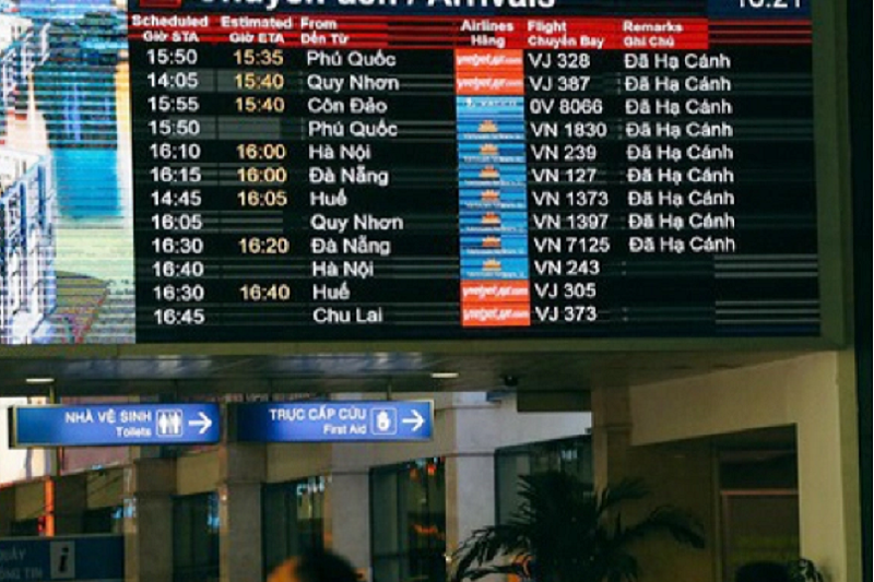 Mở ứng dụng tra cứu thông tin chuyến bay ở nhà ga quốc nội