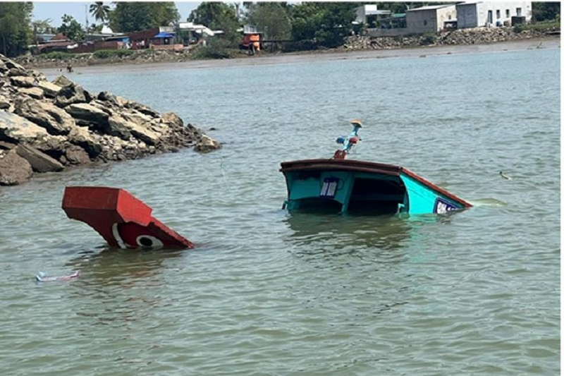 Thông tin nóng vụ chìm thuyền chở khách đi chùa trên sông Đồng Nai 