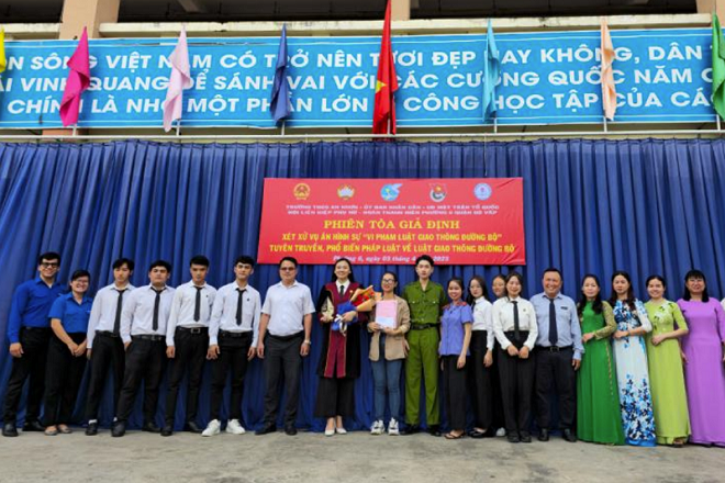 Gò Vấp: UBND Phường 6 tổ chức “phiên toà giả định” xét xử vụ án hình sự “vi phạm luật giao thông đường bộ”