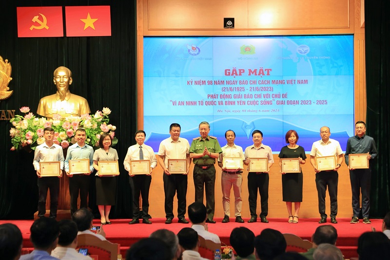 Cơ quan báo chí là nguồn động viên rất lớn với lực lượng công an nhân dân