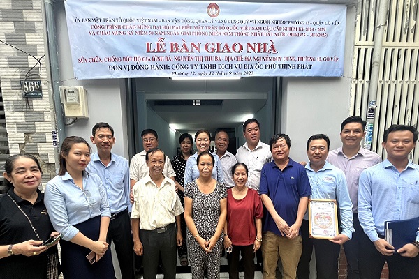 TP.HCM: Gò Vấp bàn giao công trình sửa chữa, chống dột nhà cho hộ cận nghèo
