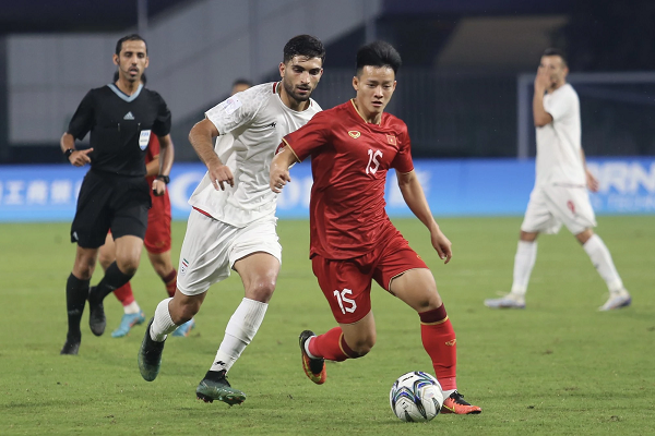 Thua đậm Iran, Olympic Việt Nam mất ngôi đầu bảng