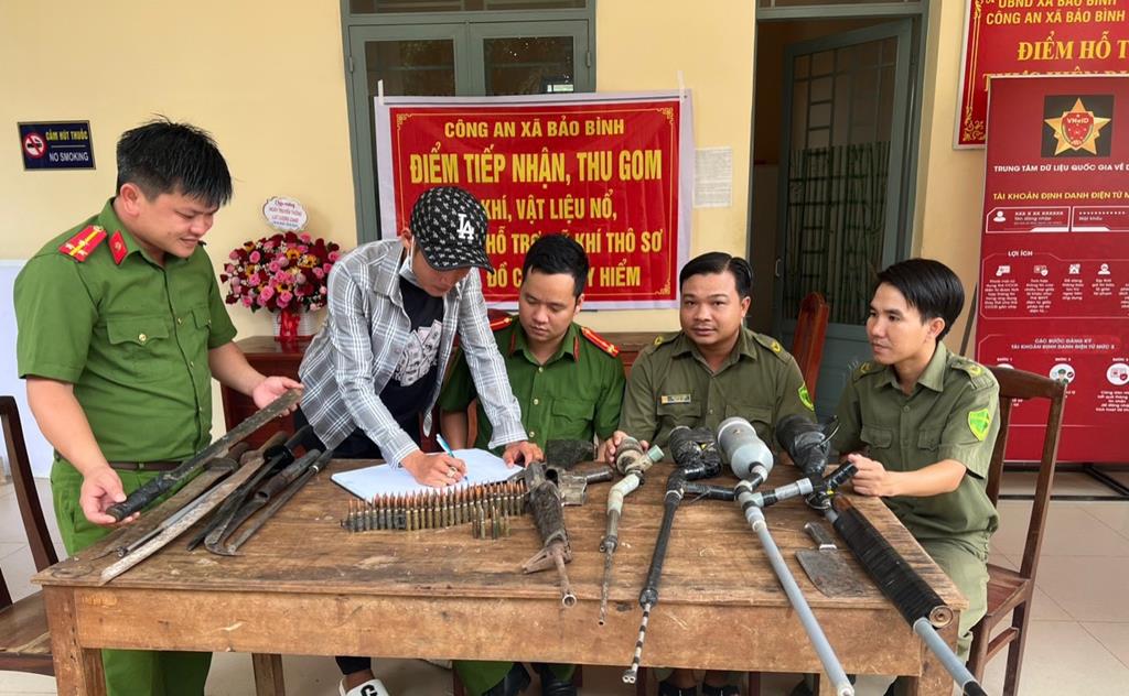 Đồng Nai mở cao điểm vận động nhân dân giao nộp và phòng ngừa, đấu tranh với các hành vi vi phạm liên quan đến vũ khí, vật liệu nổ, công cụ hỗ trợ và pháo
