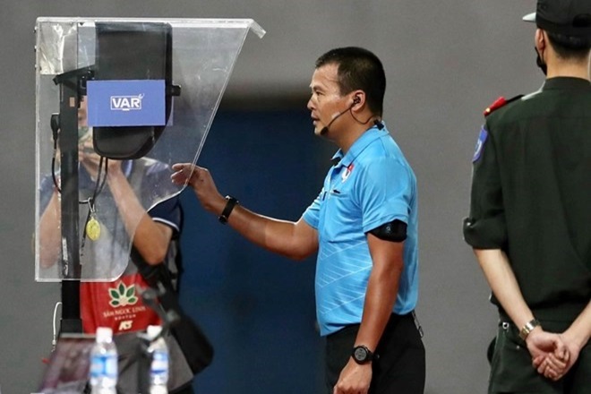 Công nghệ VAR phủ sóng 100% tại V-League 2024/25