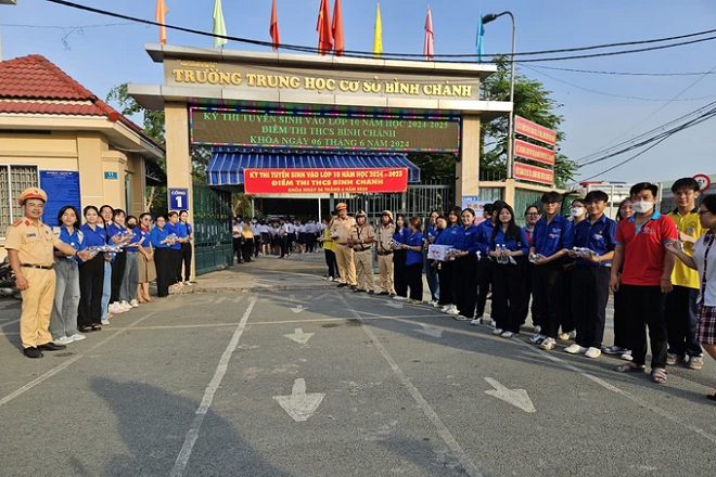 TP.HCM: CSGT hỗ trợ tích cực kỳ thi tuyển sinh lớp 10