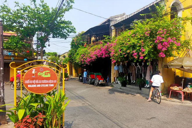 Du khách có thể khám phả vẻ đẹp dịu dàng của phố cổ Hội An từ ngày 15-11