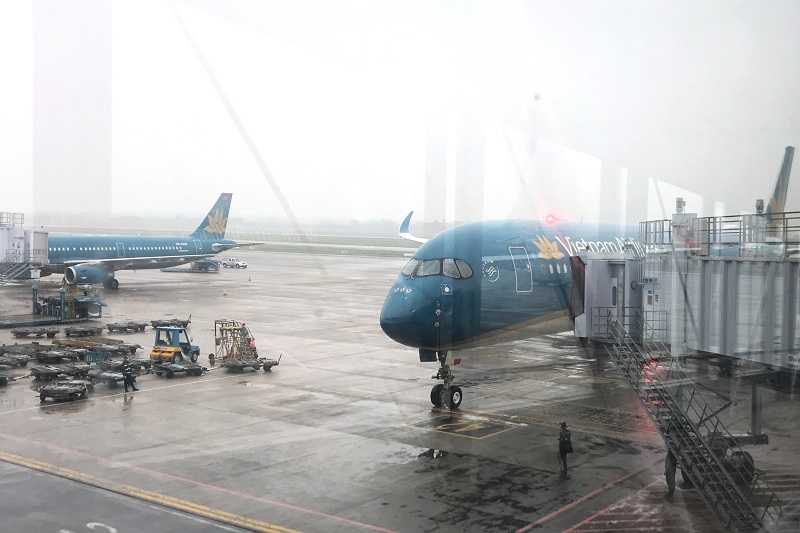 2 chuyến bay thường lệ đầu tiên từ châu Âu đã đến Việt Nam sau gần 2 năm gián đoạn