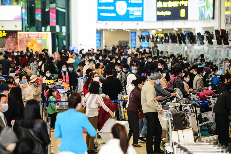 Hàng không tăng cường 100 chuyến bay đêm, phục vụ người dân đi lại sau Tết