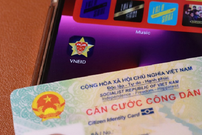 Người dân có thể rút tiền tại cây ATM bằng thẻ căn cước công dân