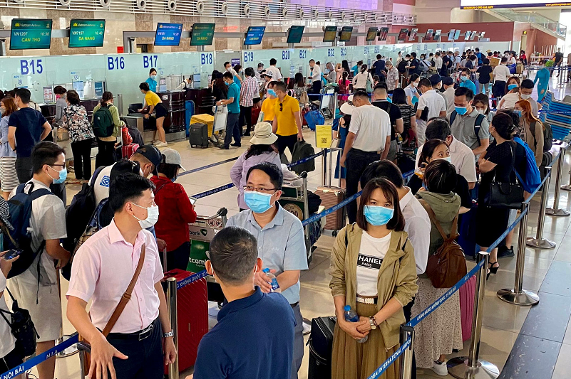 Cảng hàng không quốc tế Nội Bài đông nghẹt, điều hành khách cần lưu ý