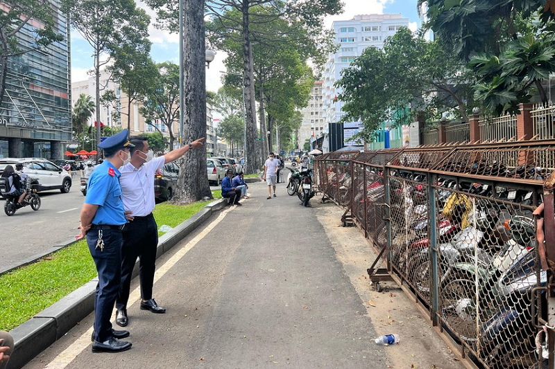 TP HCM tiếp tục chấn chỉnh việc sử dụng tạm vỉa hè