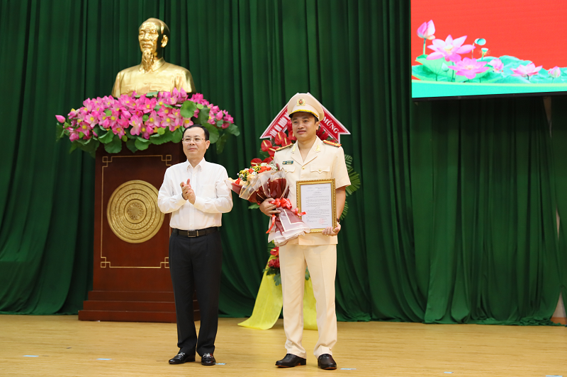 Anh hùng, đại tá Đại tá Mai Hoàng giữ chức Phó Giám đốc Công an TPHCM