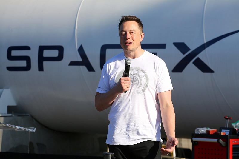 Nhà sáng lập hãng hàng không vũ trụ SpaceX nói sẽ mua CLB Manchester United