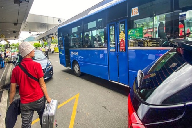 Xe buýt chỉ được dừng 3 phút ở sân bay liệu có khả thi 