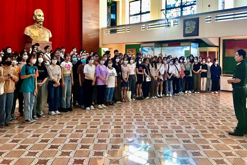 Nhiều trường đại học tham quan Bảo tàng Chiến dịch Hồ Chí Minh dịp đầu xuân 