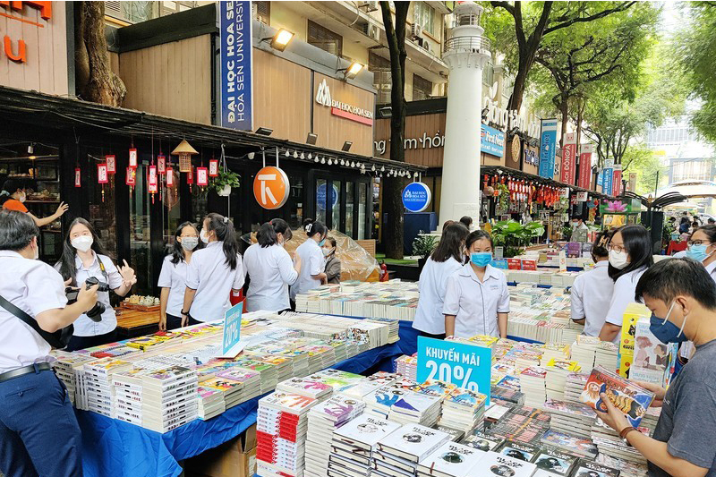 Đường sách TP.HCM đón hơn 8.000 lượt khách mỗi ngày