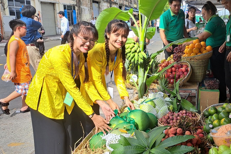 Đến Tuần lễ trái cây 'Trên bến dưới thuyền', thưởng thức đặc sản các vùng miền