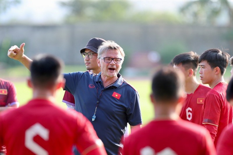 HLV Troussier công bố danh sách đội tuyển Việt Nam thi đấu dịp FIFA Days