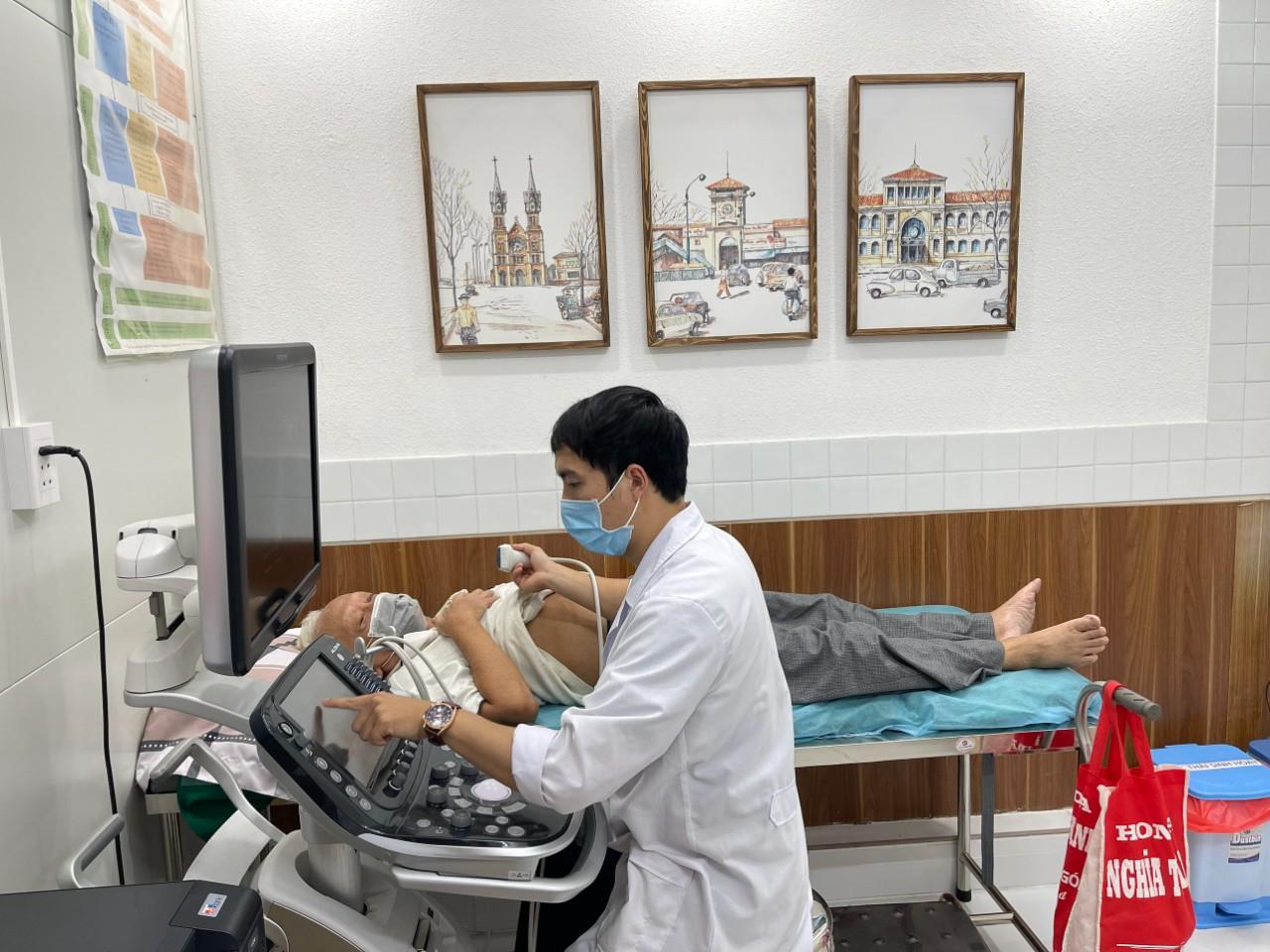 Quận Gò Vấp: UBND Phường 6 khám, xét nghiệm và cấp thuốc miễn phí cho người nghèo