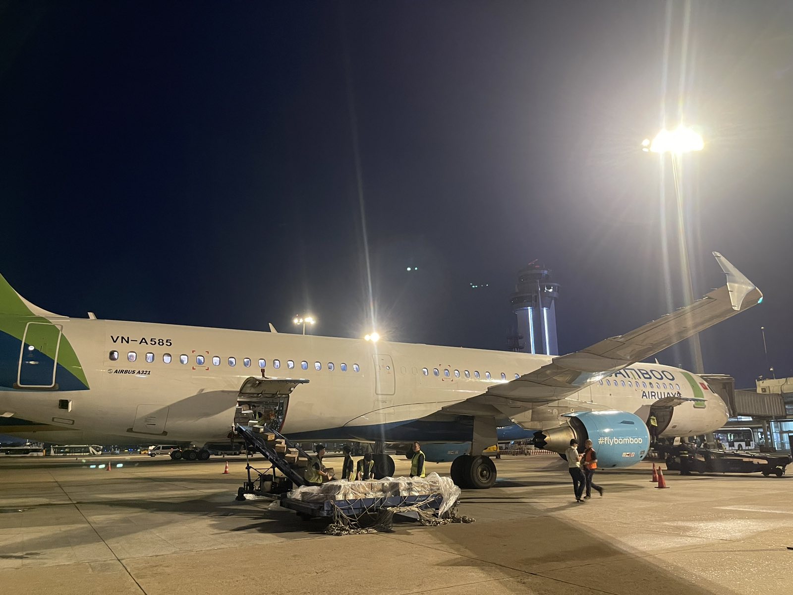 Bamboo Airways vận chuyển những lô hàng miễn phí đầu tiên đến Hà Nội