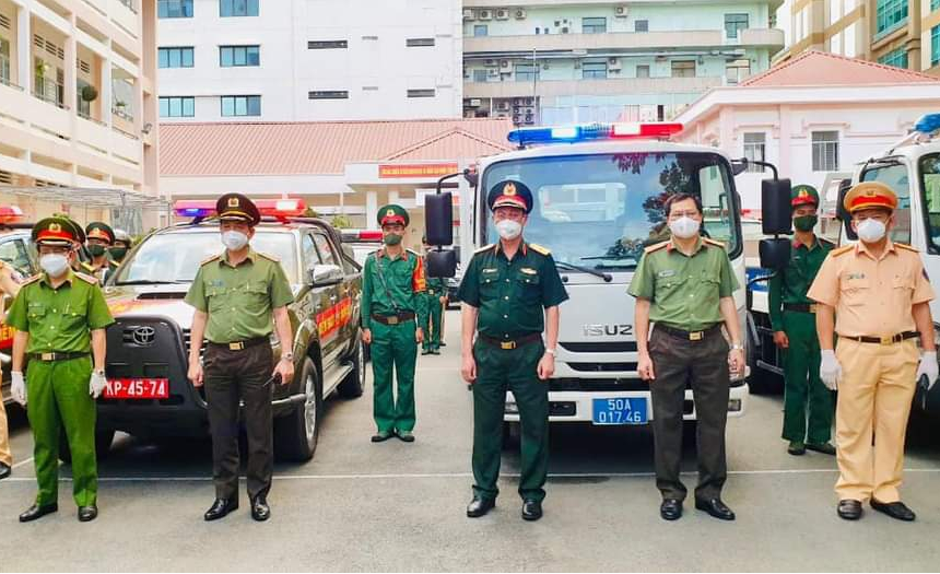 Công an, quân sự ra quân thực hiện các biện pháp giảm mật độ lưu thông trên đường
